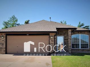 324 SW 39th St, Moore, OK 73160