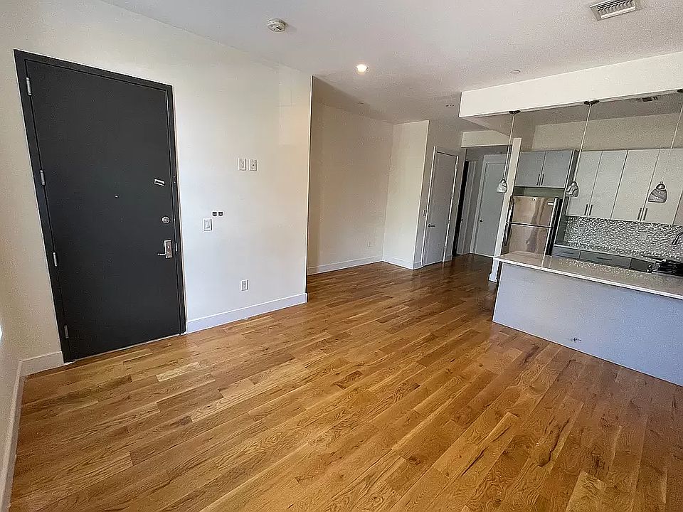 1st image of 744A Willoughby Ave #2