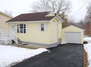 2312 Crystal Lake Rd, Cary, IL 60013