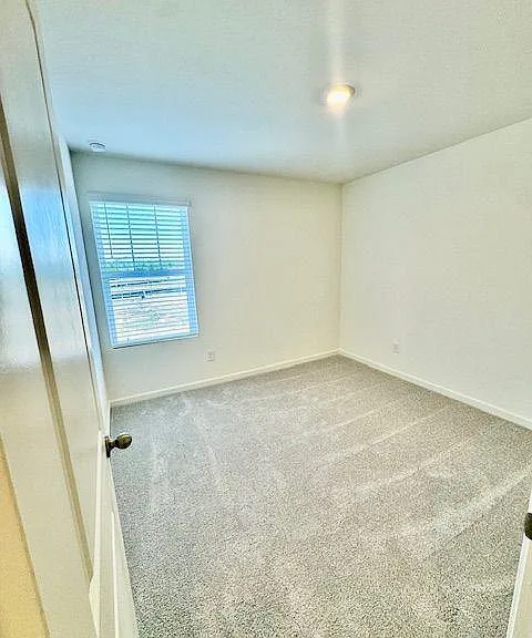 502 Robson Dr — Photo 6