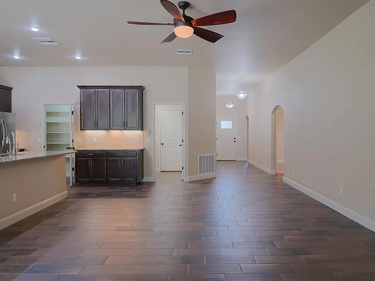 1021 Chesterfield Dr — Photo 9