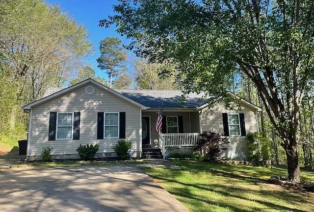 146 Landings Ln SW