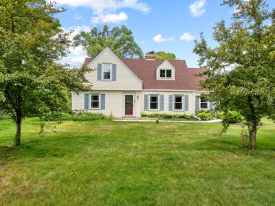 410 W Manor Cir, Bayside, WI, 53217