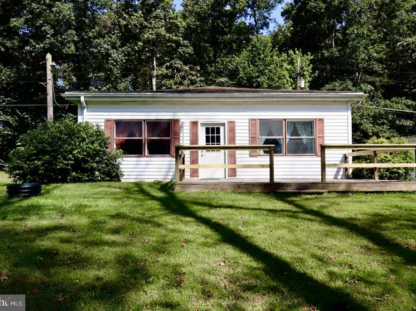330 S Hickory Ln, New Oxford, PA 17350