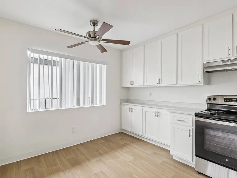 Valle at 9209 Kenwood — Photo 7