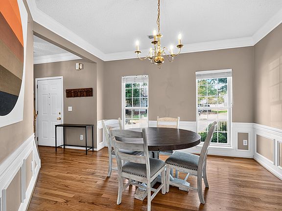 5th image of 406 Rosehaven Way