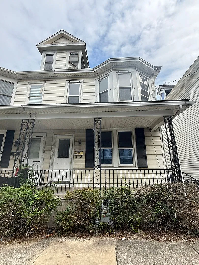 429 McCartney Street — Photo 1