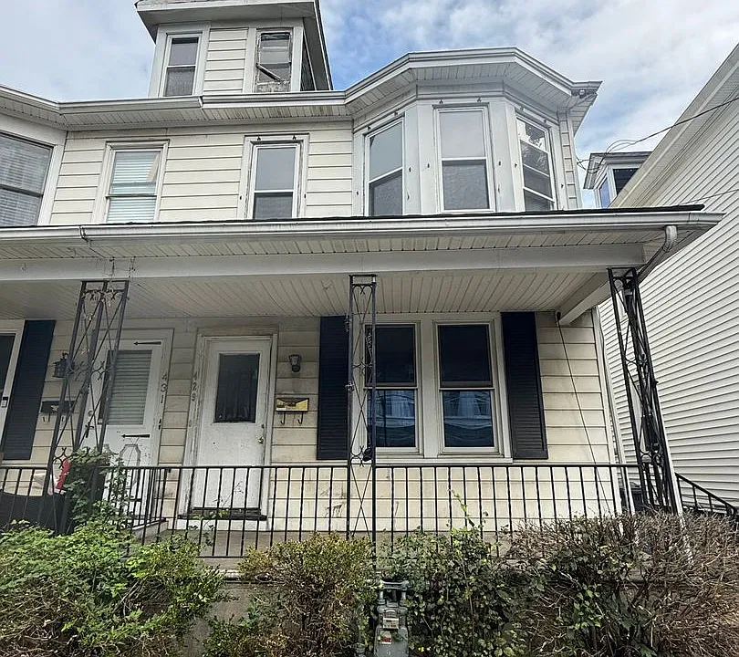 429 McCartney St