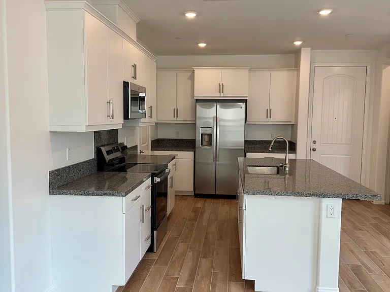 1261 Galaxy Way — Photo 5
