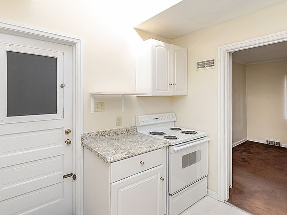 5th image of 4004 W Bancroft St APT 5