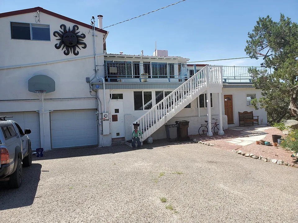 12 Monticello Dr