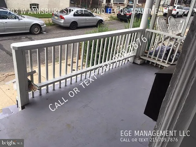 COZY apartment in great condition for Rent!! - 2 bed 1 bath - Stove & Fridge included!! — Photo 3