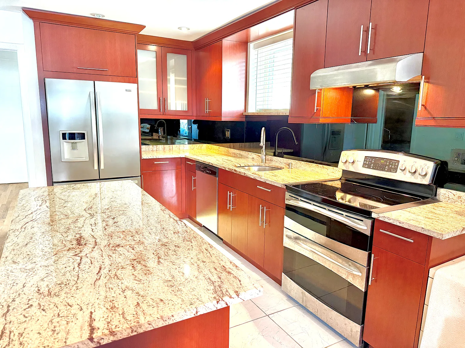 2 bed, 1150 sqft, $3,200 — Photo 2