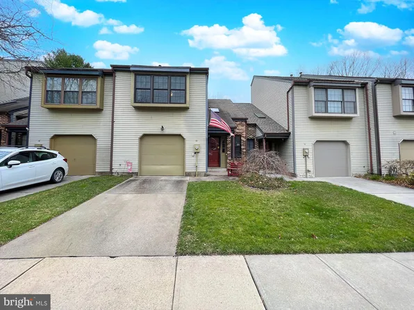 15 Charlene Ct, Robbinsville, NJ 08691