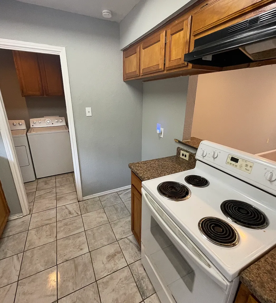 2 bed, 907 sqft, $1,600 — Photo 3