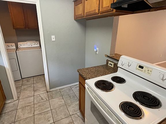 3rd image of 2817 Carten St