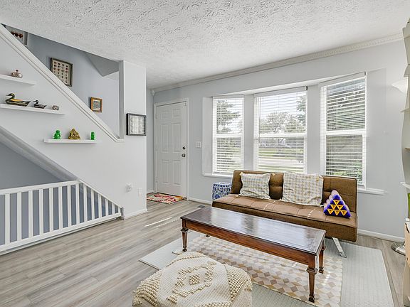5th image of 1064 Worthington Woods Blvd #17
