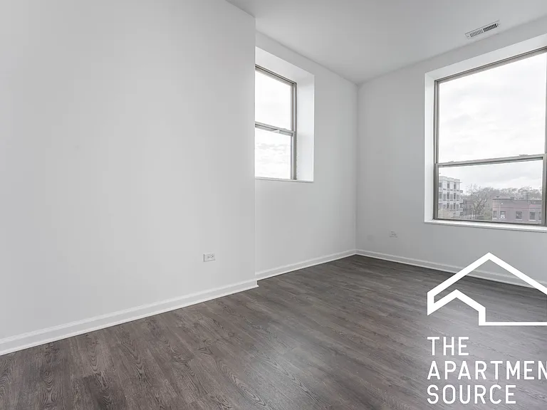 934 W Dakin St #301 — Photo 10