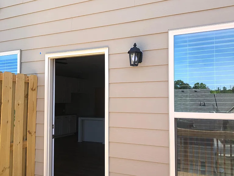 1333 Endicott Ct — Photo 11