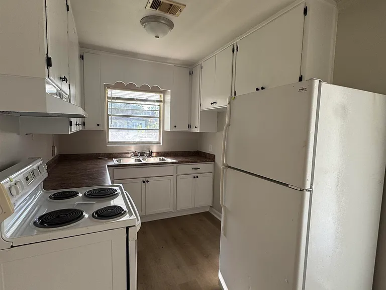 1204 Clay St — Photo 15