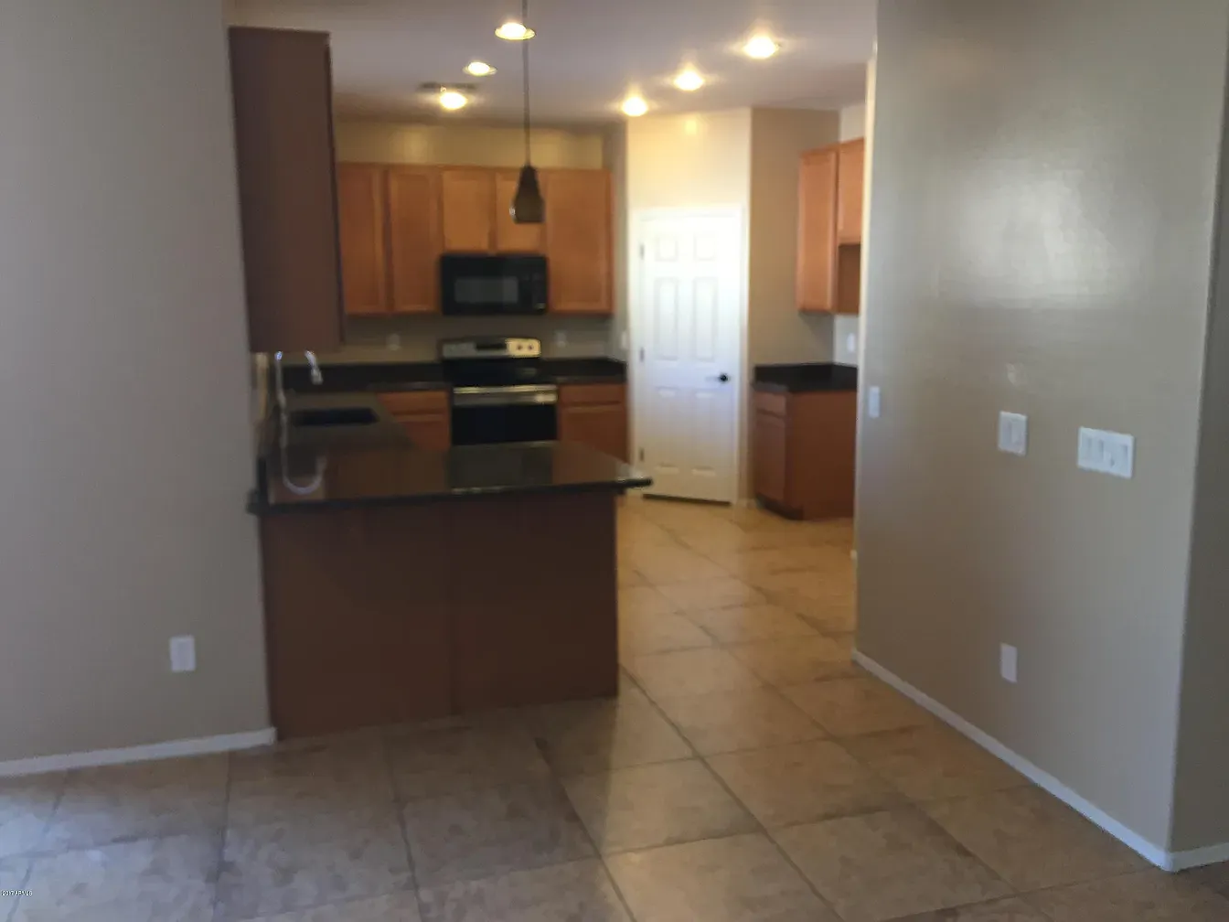 4 bed, 2269 sqft, $2,200 — Photo 4