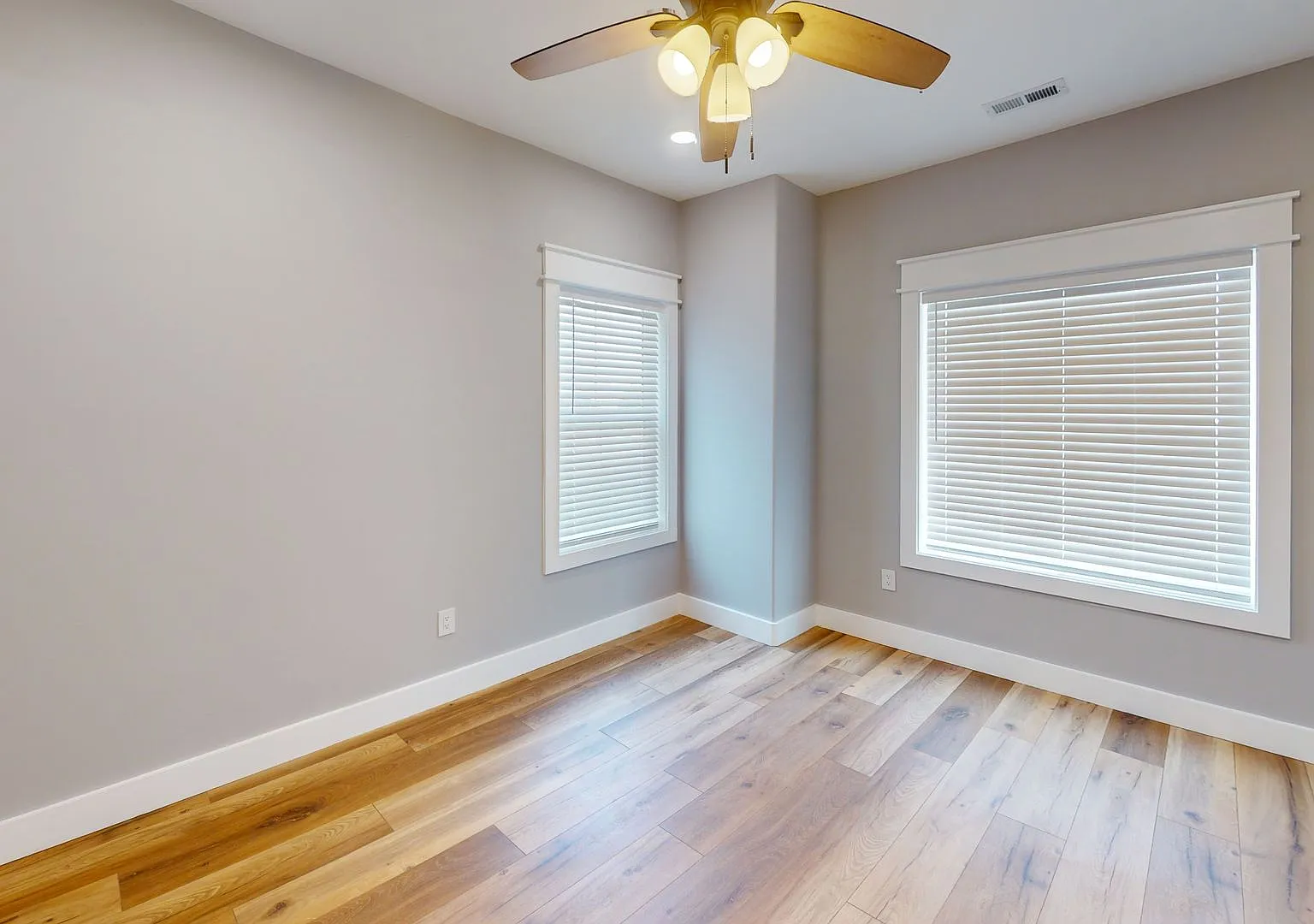 Waitlist for Aug2027Jul2028 Now Open! |6BR 6BA New Townhome in Fort Sanders Near UTK — Photo 4