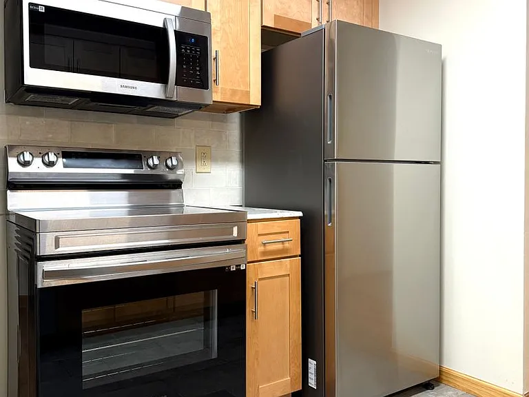 Embassy Square Apartments — Photo 41