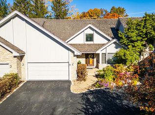 5 Bel Aire Ct, Burr Ridge, IL 60527
