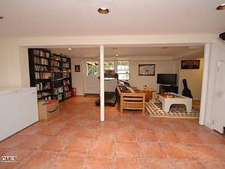 Finished basement w/ walkout