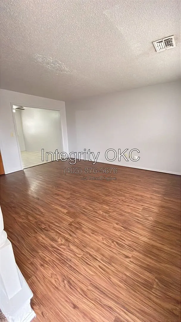 2 bed, 1.5 bath, 1100 sqft, $1,200 — Photo 2