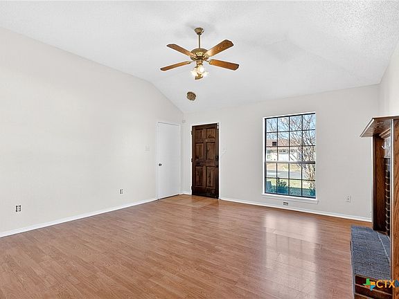 3rd image of 1060 Lindsey Cir