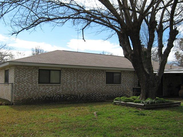 2nd image of 1208 Pebble St