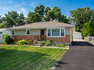 294 Lakewood Dr, Antioch, IL 60002