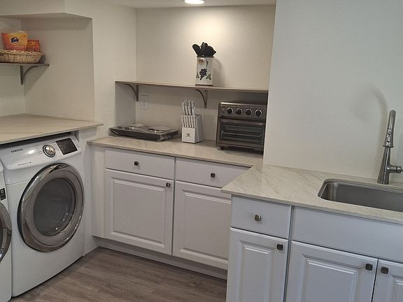 5th image of 333 Gladstone Cir #Basement