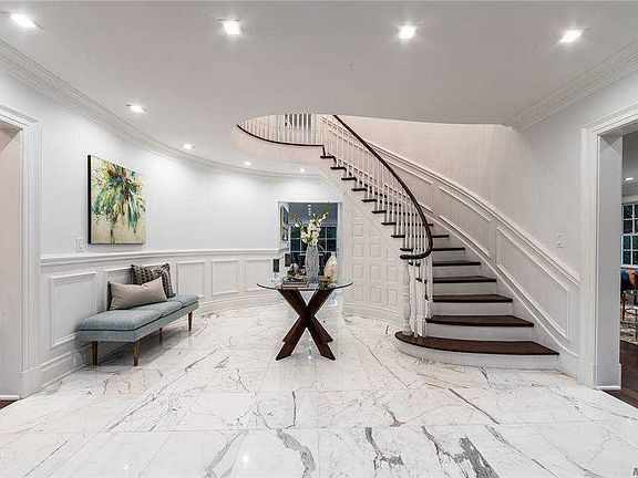 3rd image of 25 Hilton Ave