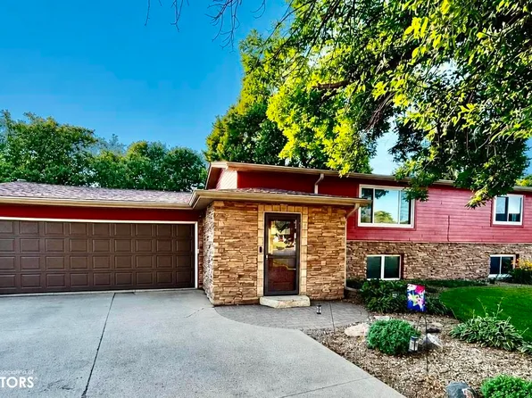 234 W 9th St, Kanawha, IA 50447
