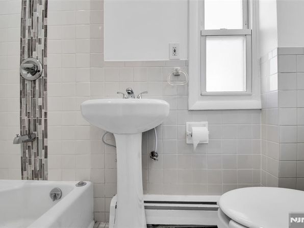 jersey-city-new-jersey-38908474 picture