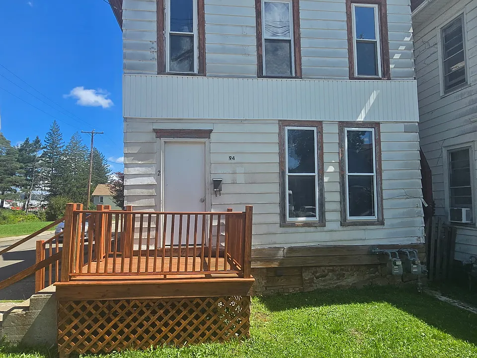 94 Kennedy St #UPPER