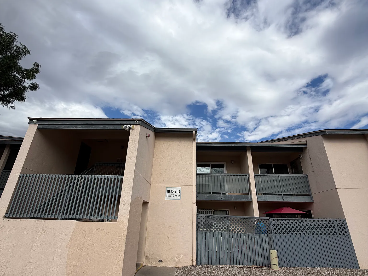 2 bed, 1.5 bath, 770 sqft, $1,250 — Photo 2
