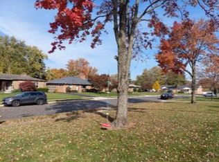 1735 Ardleigh Rd, Upper Arlington, OH 43221