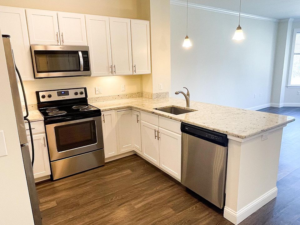 1st image of 11 Roosevelt Cir #2B-2Ba-1070Sqft