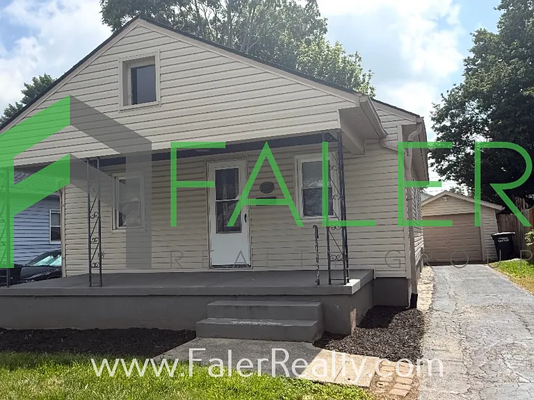1718 John Glenn Rd — Photo 1