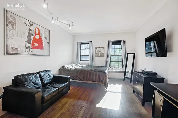 Rented by Sotheby's International Realty | media 11