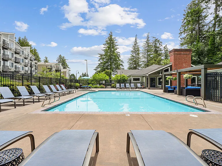 Sunset Summit Apartments — Photo 9