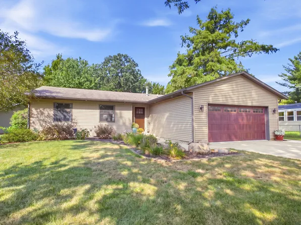 1103 Center St, Mahomet, IL 61853