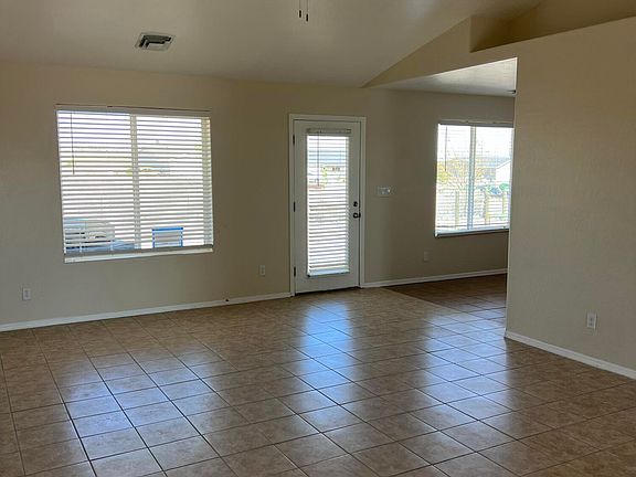 3rd image of 850 S Horseshoe Ln