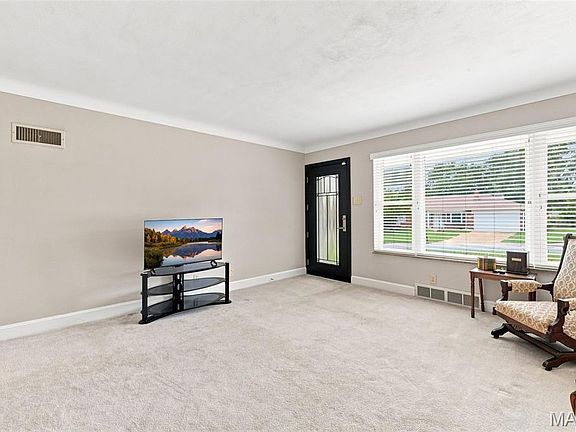 5th image of 9944 Knollshire Dr