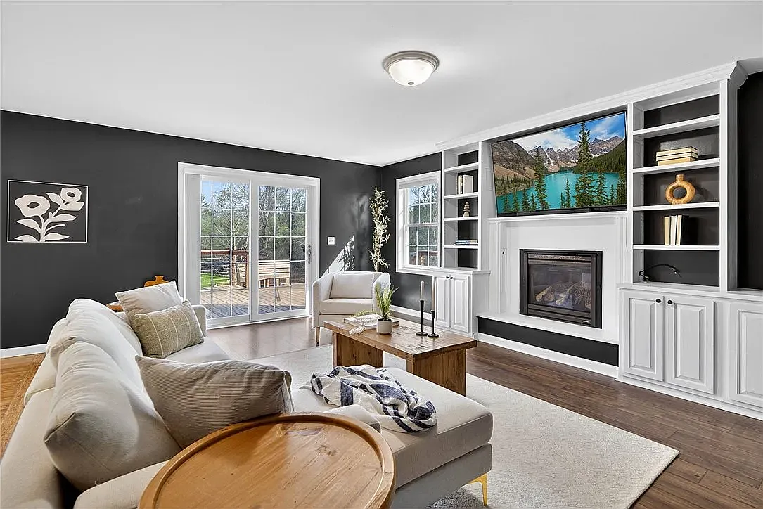 3 bed, 2.5 bath, 3247 sqft, $3,000 — Photo 4