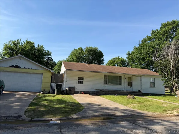 1338 W 6th St, Okmulgee, OK 74447