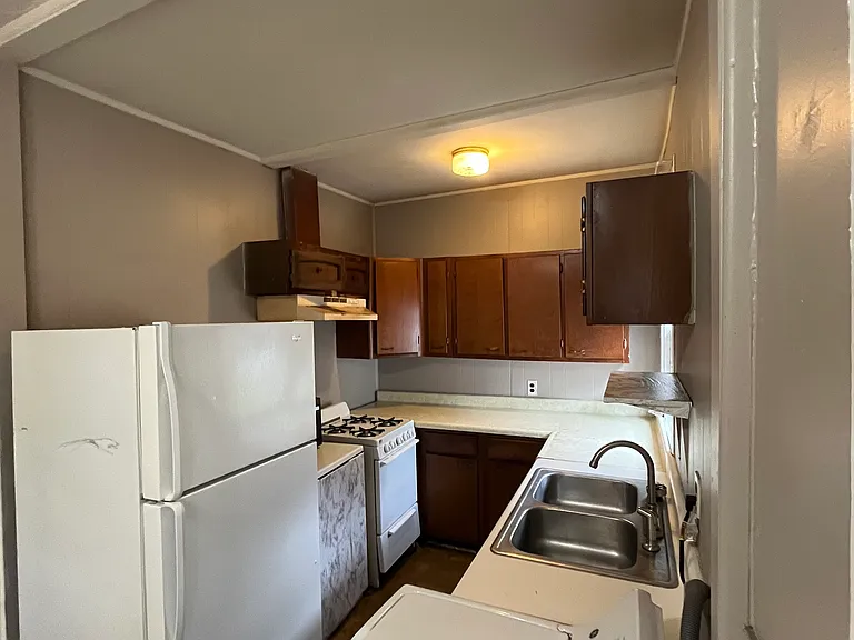 653 Florida Ave — Photo 8